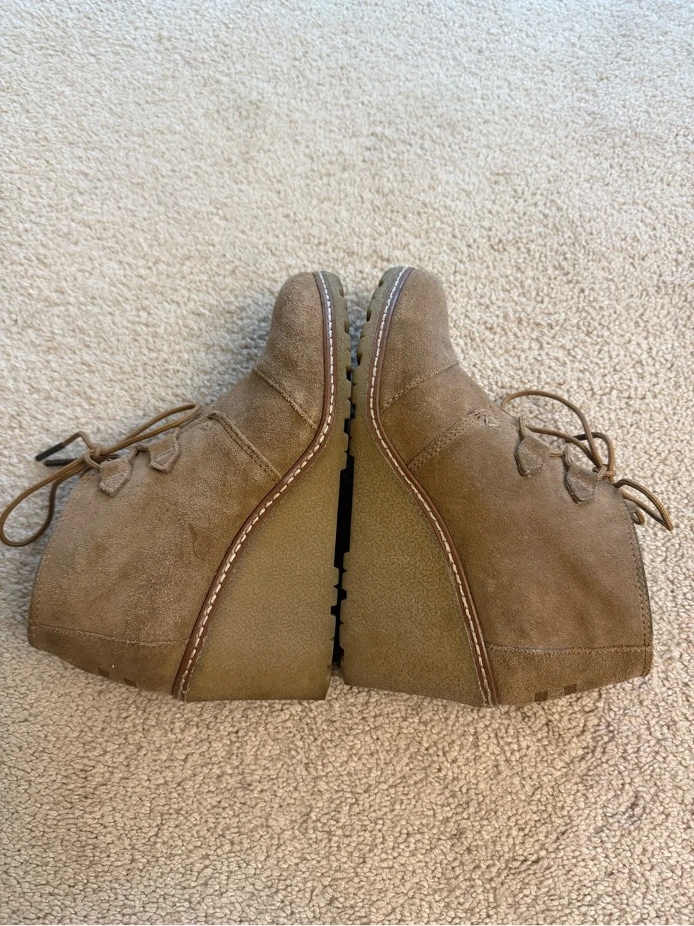 Toms  Desert Wedge Boot, size 6.5